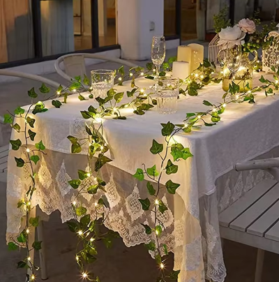 Plantes grimpantes décoratives avec lumières